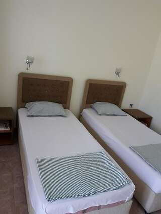 Отель Hotel Sandim Кырджали Двухместный номер с 1 кроватью или 2 отдельными кроватями и террасой-9