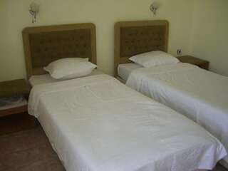 Отель Hotel Sandim Кырджали Двухместный номер с 1 кроватью или 2 отдельными кроватями и террасой-13