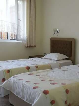 Отель Hotel Sandim Кырджали Двухместный номер с 1 кроватью или 2 отдельными кроватями и террасой-4